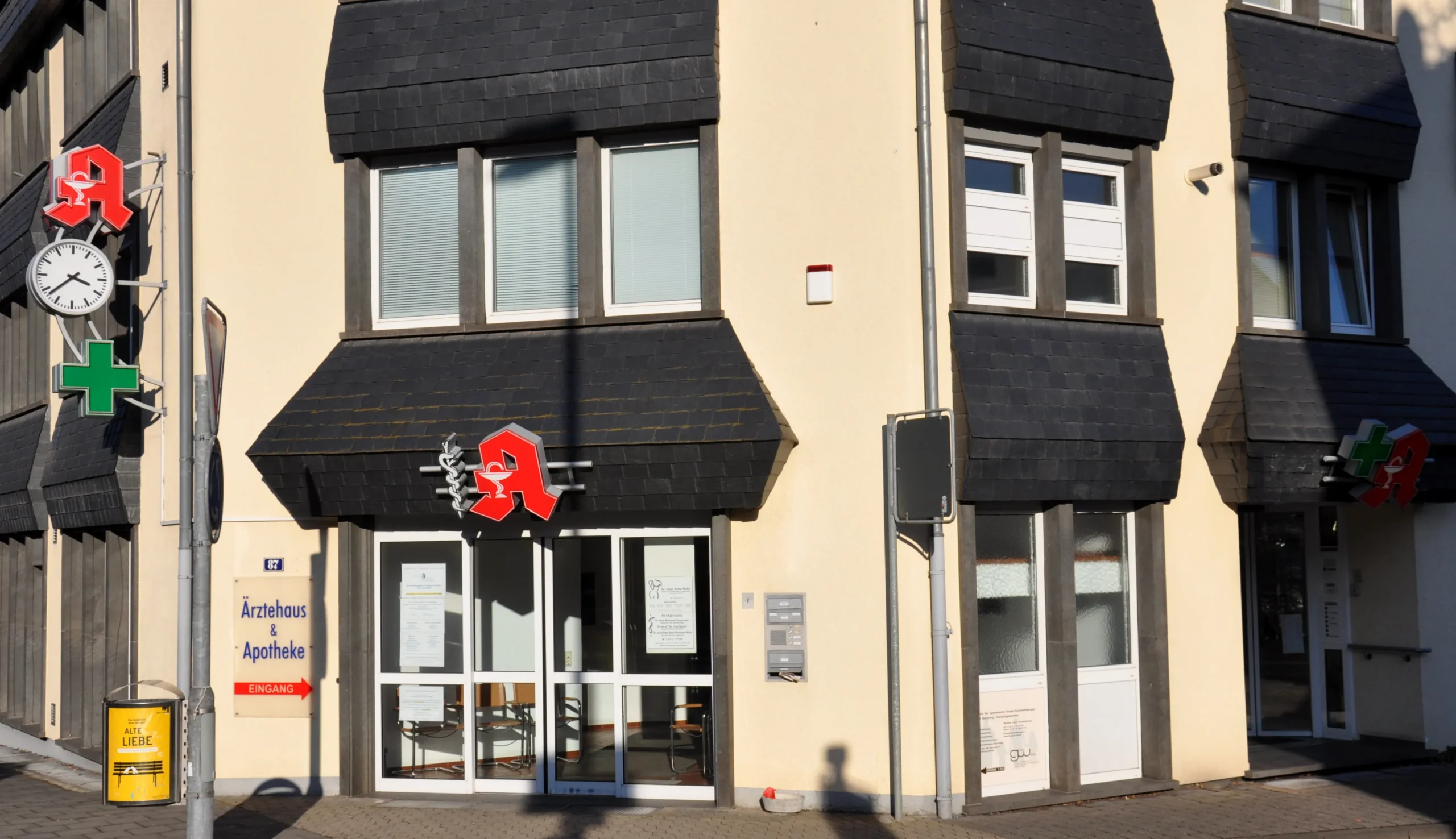 Apotheke außen